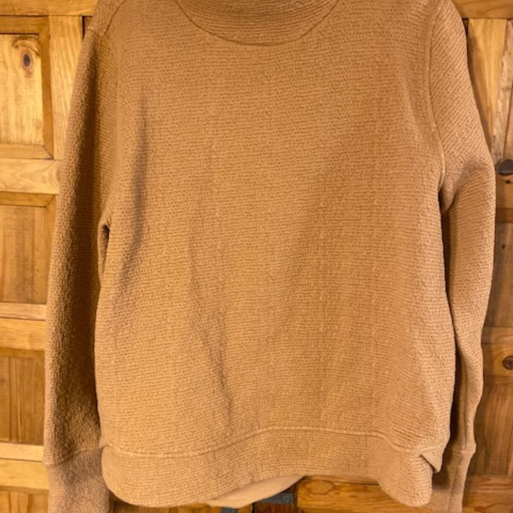 Calia (L) pull over top